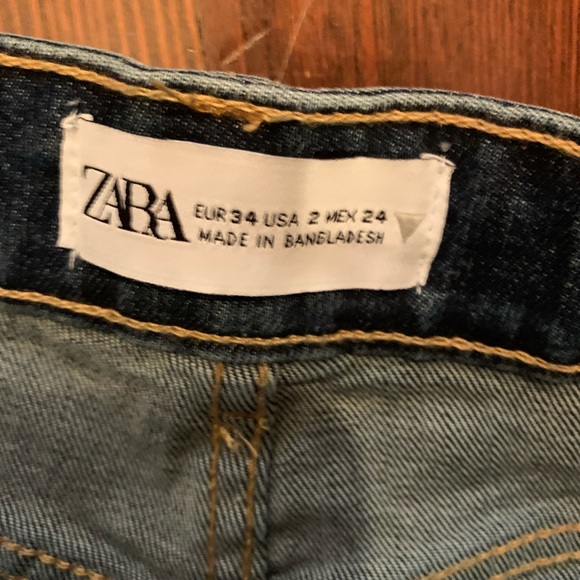Zara high wasted crop Jean shorts - Picture 2 of 3